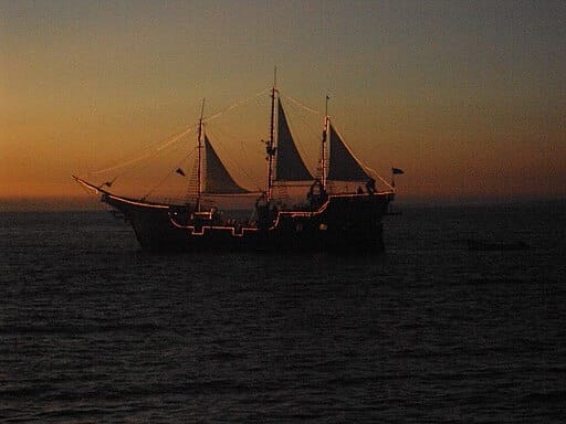 marigalante-pirate-ship
